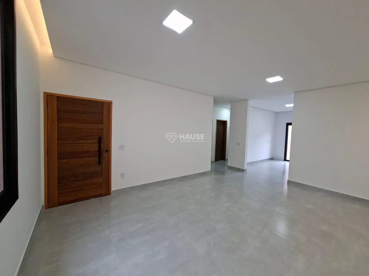 Casa à Venda com 3 Dormitórios e Suíte com Closet – 133 m² de Construção – Aceita Financiamento – Villagio Fosuzzi - R$ 750.000 - Casa em Villaggio Fosuzzi SP