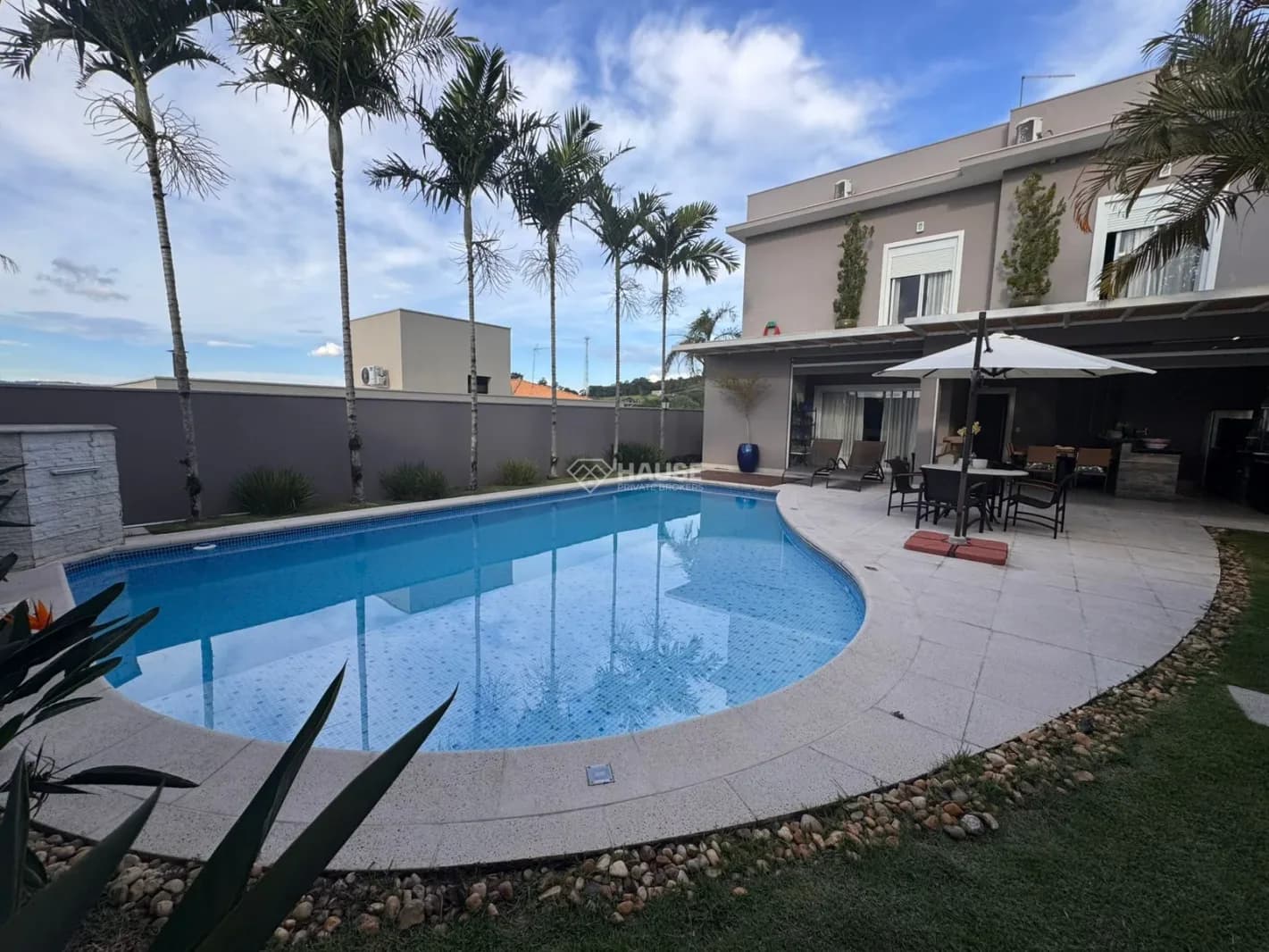 Casa à Venda no Condomínio Terras de Santa Cruz em Itatiba – Alto Padrão com Piscina - Casa em Condomínio Terras de Santa Cruz SP