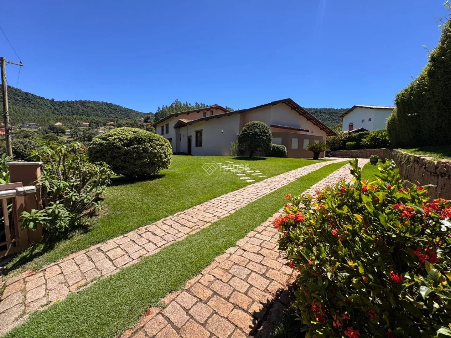 Casa de Alto Padrão à Venda no Condomínio Capela do Barreiro – Itatiba | 4 Suítes, Vista Panorâmica e Amplo Terreno - Casa em Morada das Fontes SP