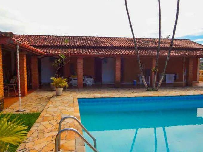 Chácara à Venda com Piscina e Ampla Área de Lazer - Chácara em Jardim Leonor SP