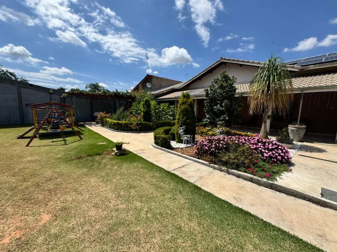 Chácara de Alto Padrão à Venda no Jardim Leonor – Itatiba/SP | R$ 1.060.000 | 5 Dormitórios | 2 Suítes | 1.000m² Terreno | 450m² Construídos | 6 Vagas | Aceita Financiamento - Chácara em Jardim Leonor SP