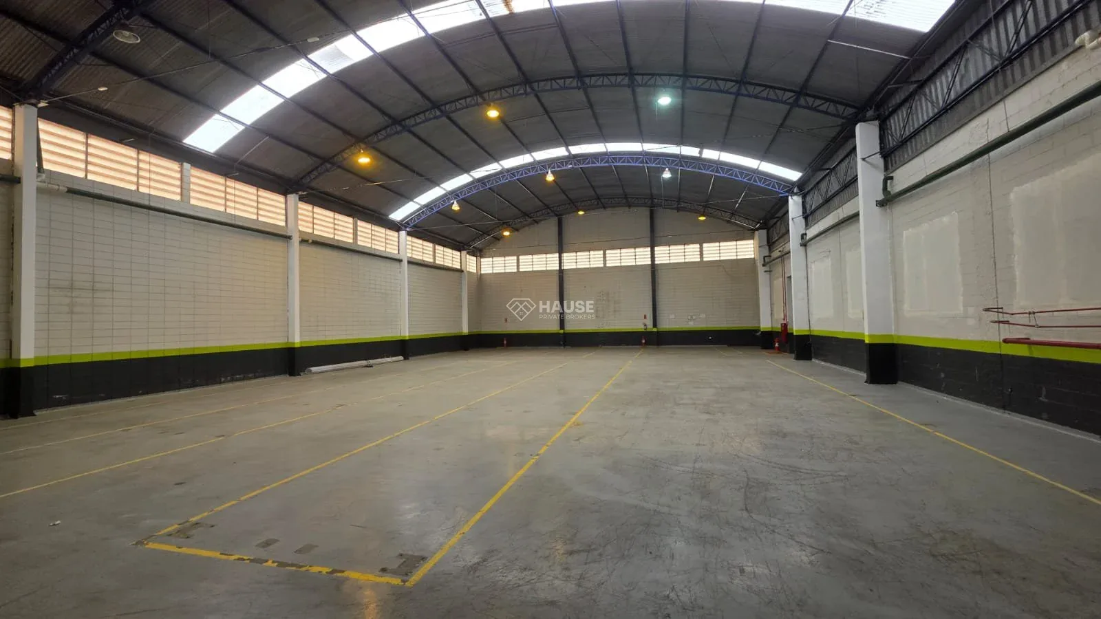 Galpão corporativo de alto padrão para venda e locação | Vila Capelletto | Itatiba/SP | 1.500 m² de área construída | 1.800 m² de terreno | Estrutura pronta para operação - Galpão em Vila Capelletto SP