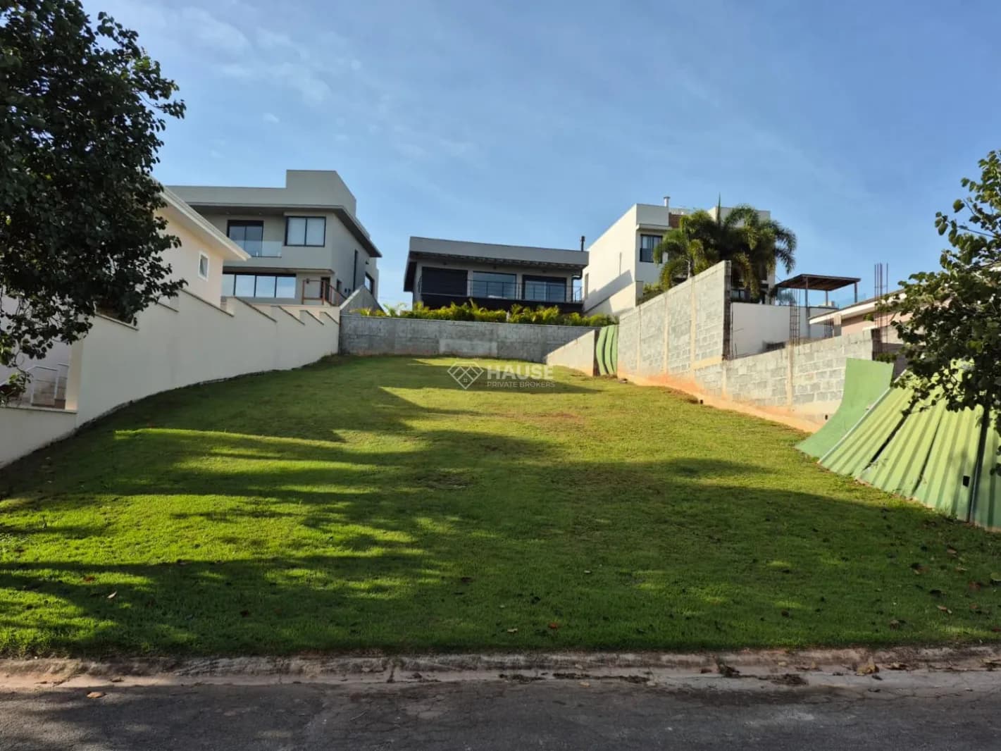 TERRENO EM ACLIVE NO VILLE DE FRANCE | 390 m² E ACEITA PROPOSTA - Terreno em Condomínio Ville de France SP