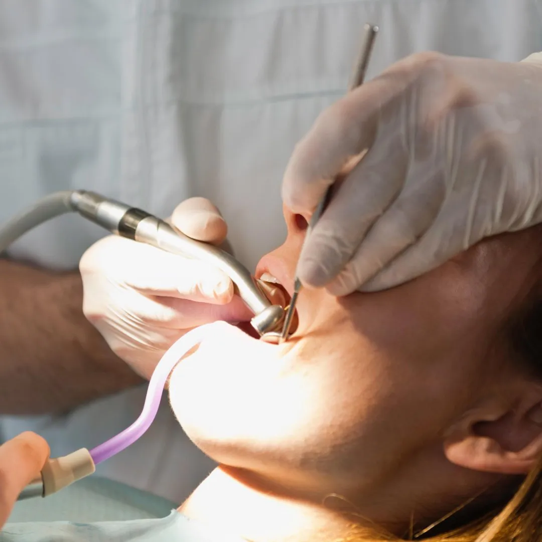Aline Tavares Odontologia